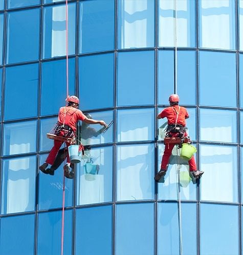 Мытье фасадов промальпинистами в Перми